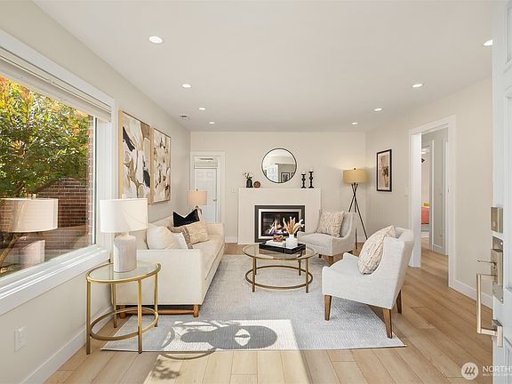 3rd image of 11056 Goodwin Way NE