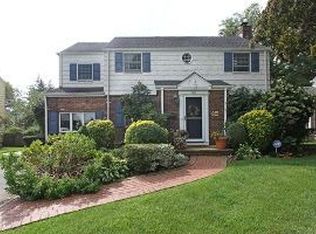 60 Dennis St, Manhasset, NY 11030