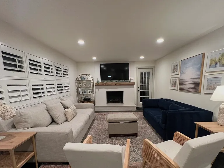 2435 S Wilshire Dr — Photo 2