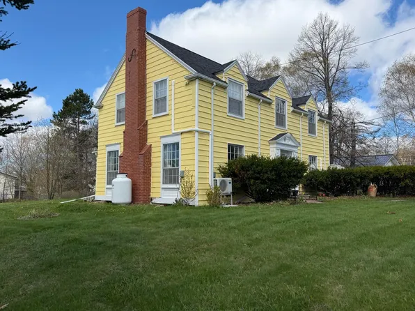 239 N River Rd, Charlottetown, PE C1A 3L5