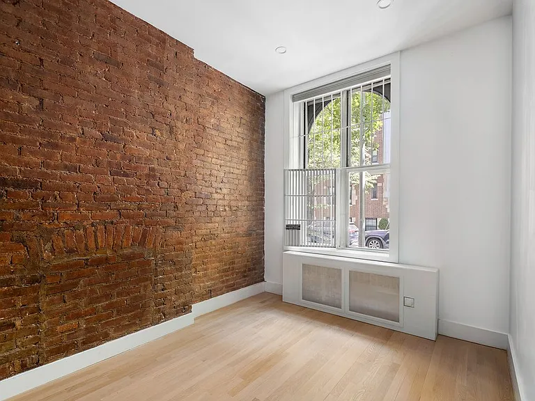 152 E 83rd St #1D — Photo 2