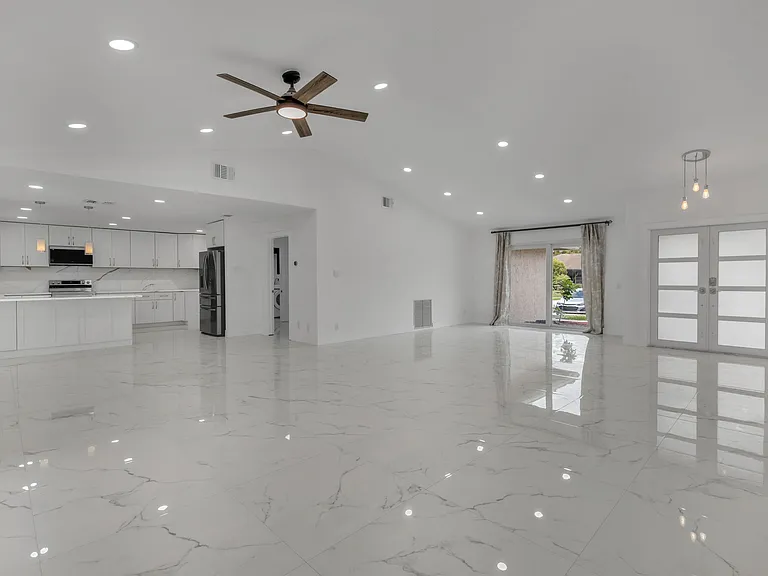 21452 Woodchuck Ln — Photo 35