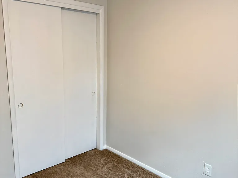 515 E Burlington St #3S — Photo 18