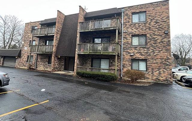1st image of 4040 Lindenwood Dr #301