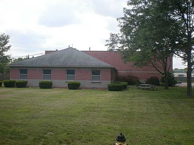 2nd image of 2955 Gradwohl Rd