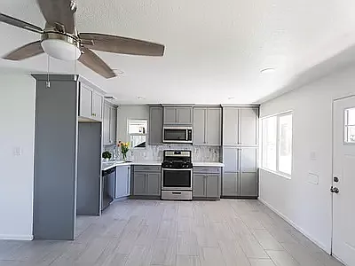 1506 E Clarendon Ave — Photo 4