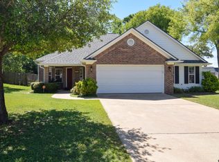 401 Husky Dr, Lindale, TX 75771