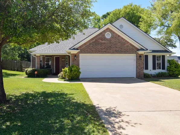 401 Husky Dr, Lindale, TX 75771