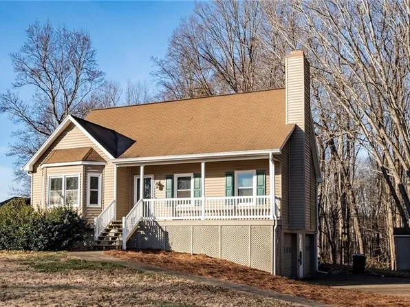 1113 Ridgecliff Dr, Rural Hall, NC 27045