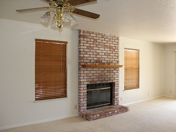 3rd image of 1372 Brookdale Way