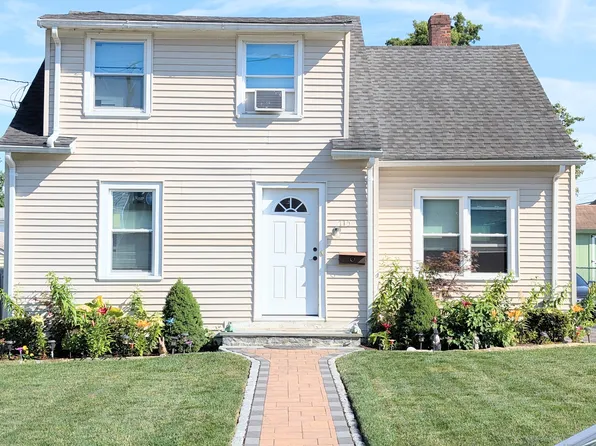 715 Burnsford Avenue, Bridgeport, CT 06606