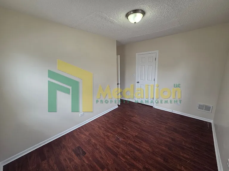 8749 S Wabash Ave — Photo 19