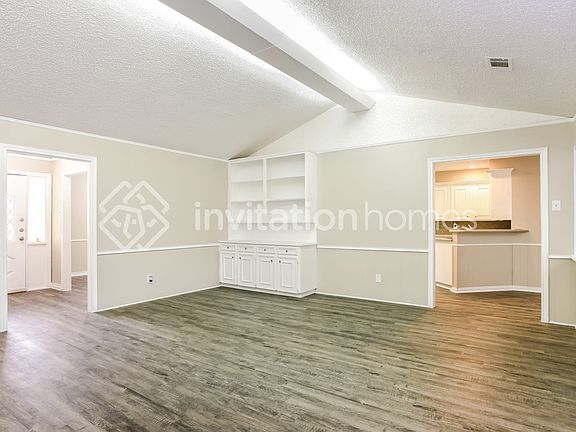 3rd image of 2313 Silver Holly Ln