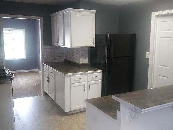 4th image of 3301 E 93rd St
