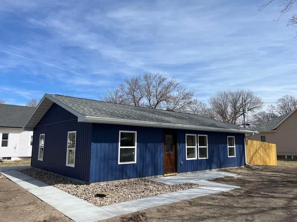 214 E Holland St, Minden, NE 68959