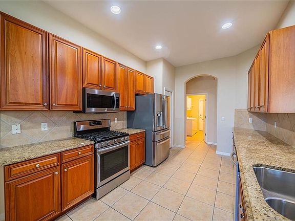 5th image of 445 NOBLE FAIRE DRIVE