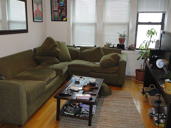 3rd image of 1402 N Ashland Ave APT 3F