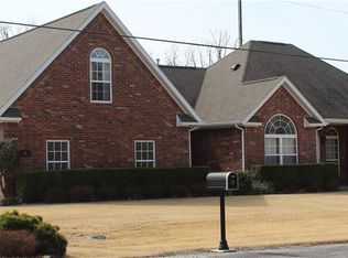 2 Rockingham Dr, Bella Vista, AR 72715