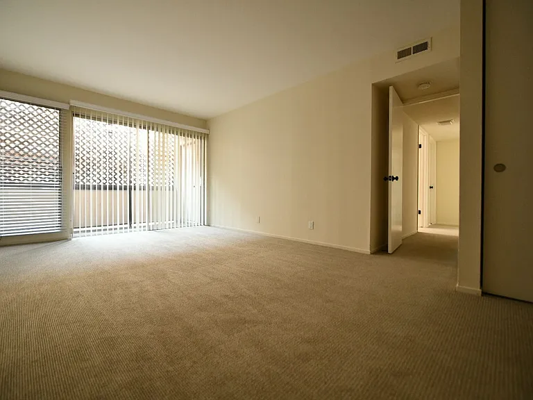 5401 Broadway Ter — Photo 30
