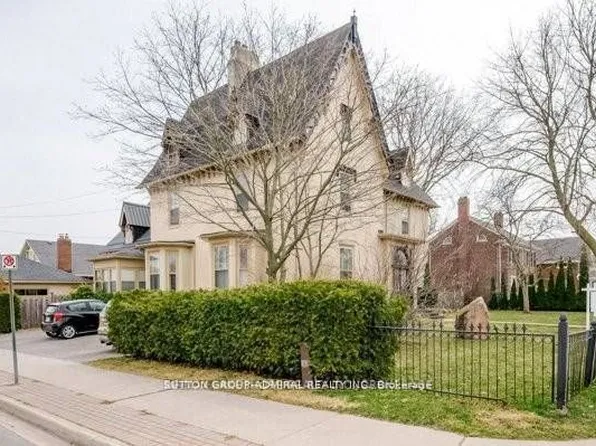 364 George St #4, Cobourg, ON K9A 3M3