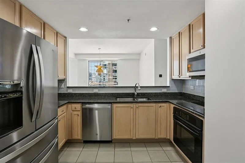 1 bed, 1.0 bath, 1250 sqft, $2,300 — Photo 4