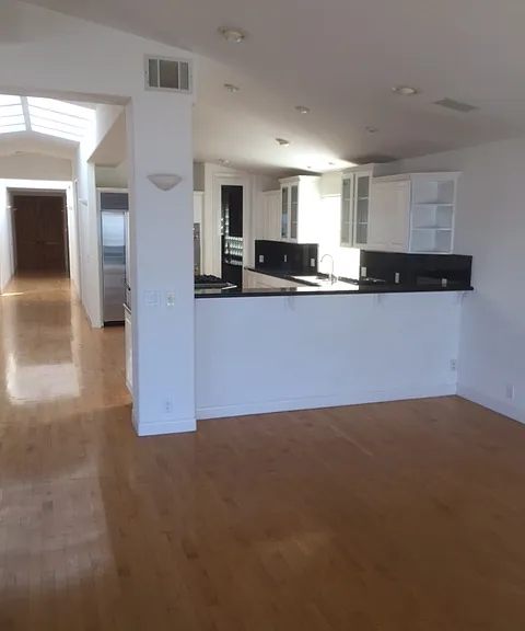 3712 The Strand — Photo 16