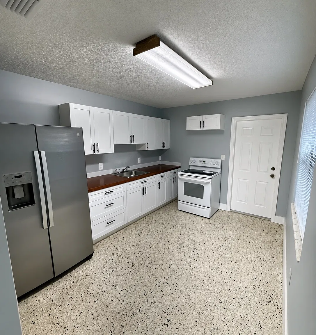 2 bed, 700 sqft, $2,200 — Photo 3
