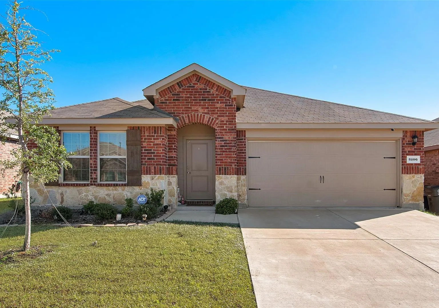 This 4-bedroom, 2-bath home is nestled within a pristine master-planned community and offers mode... — Photo 1