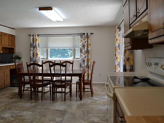 4th image of 461 Berkshire Dr