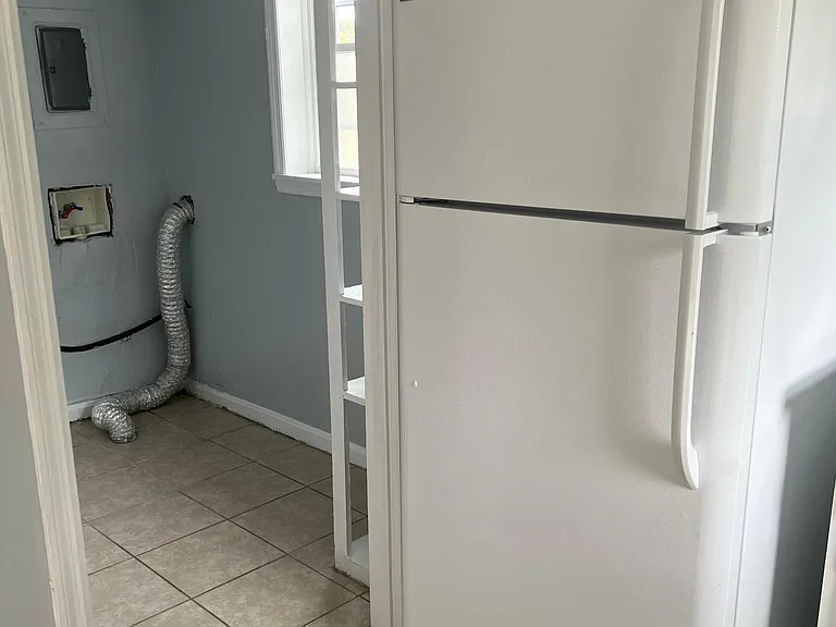 3437 Malabu Cir #B — Photo 13