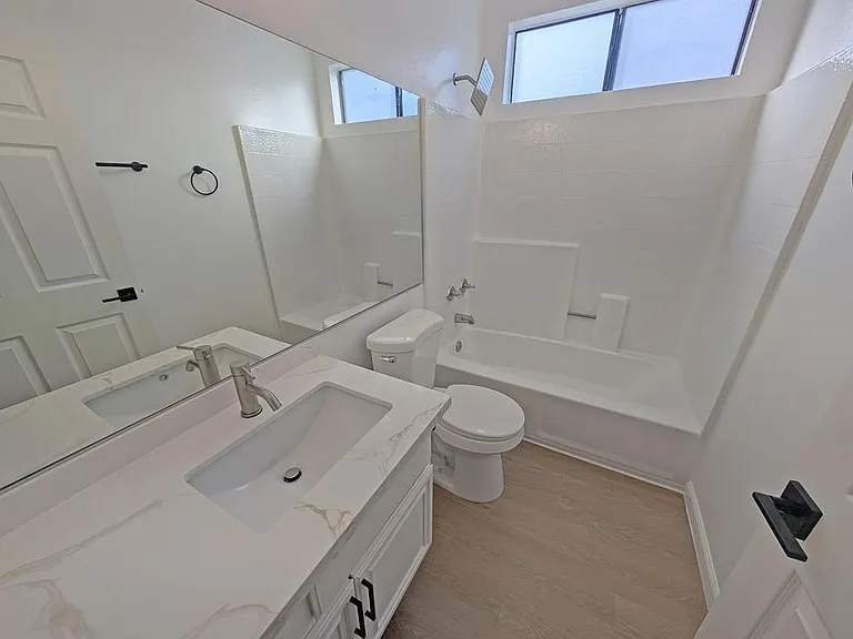 4454 Coldwater Canyon Ave #301 — Photo 15
