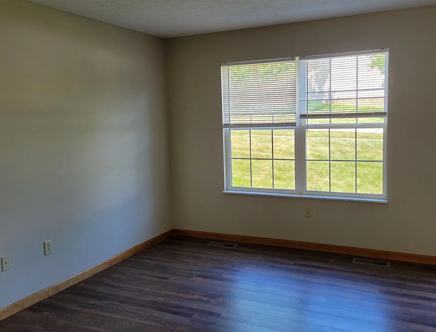 2 bed, 1.5 bath, 1024 sqft, $1,350 — Photo 3
