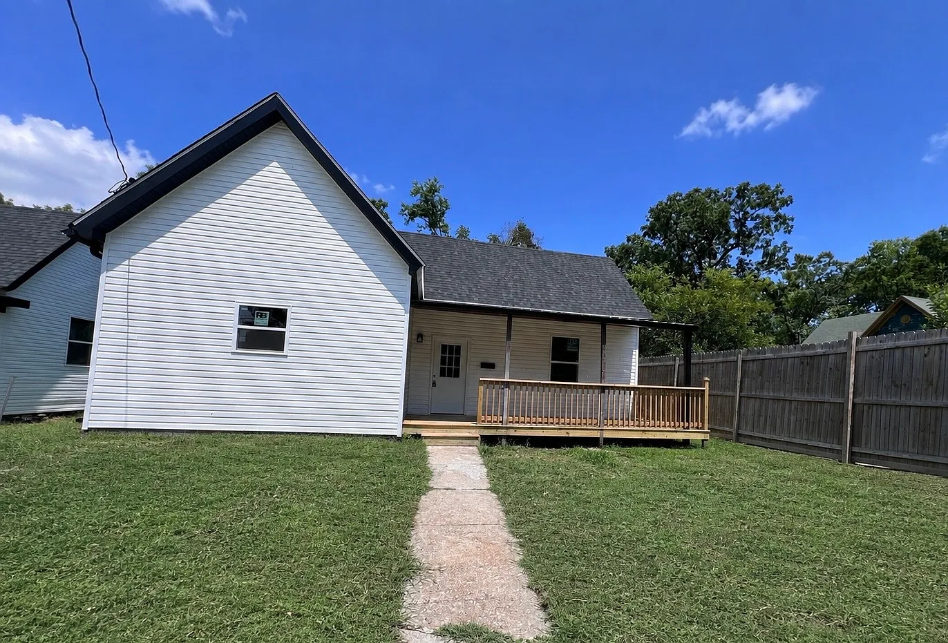 3 bed, 1300 sqft, $1,500 — Photo 1