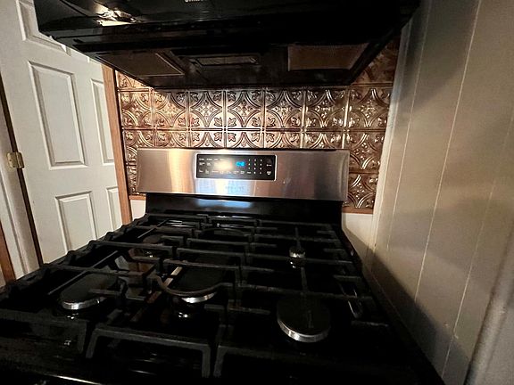 5th image of 118 W 1st St