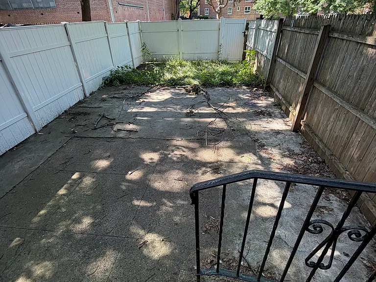 65th Cres — Photo 8