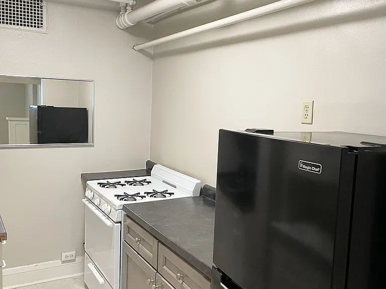 St. Clair Apartments — Photo 8