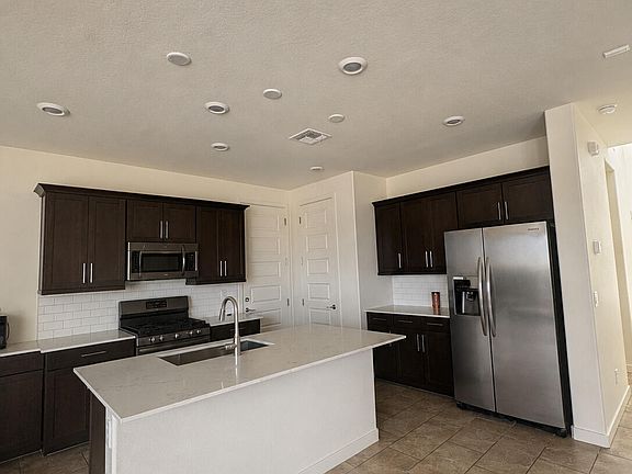 4th image of 928 E ANDERSON Avenue
