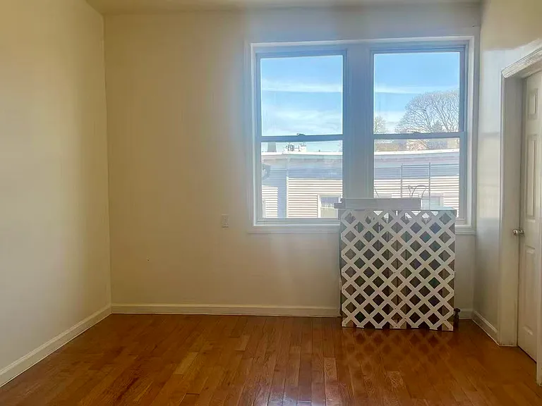 583 W Side Ave #3 — Photo 4