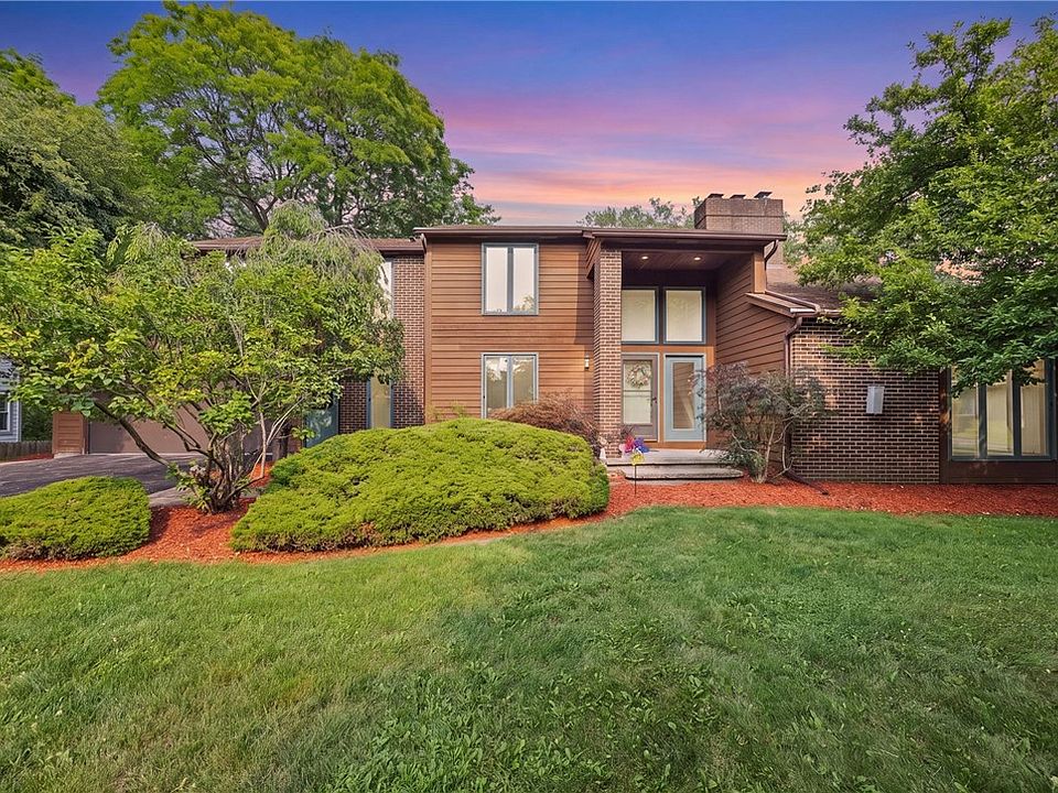 1st image of 32 Framingham Ln