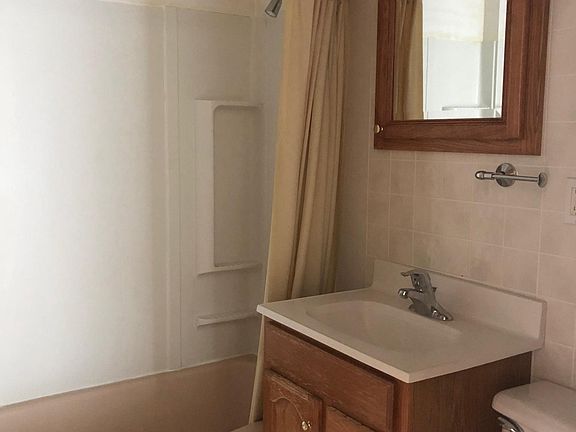 3rd image of 7032 Lowell Dr