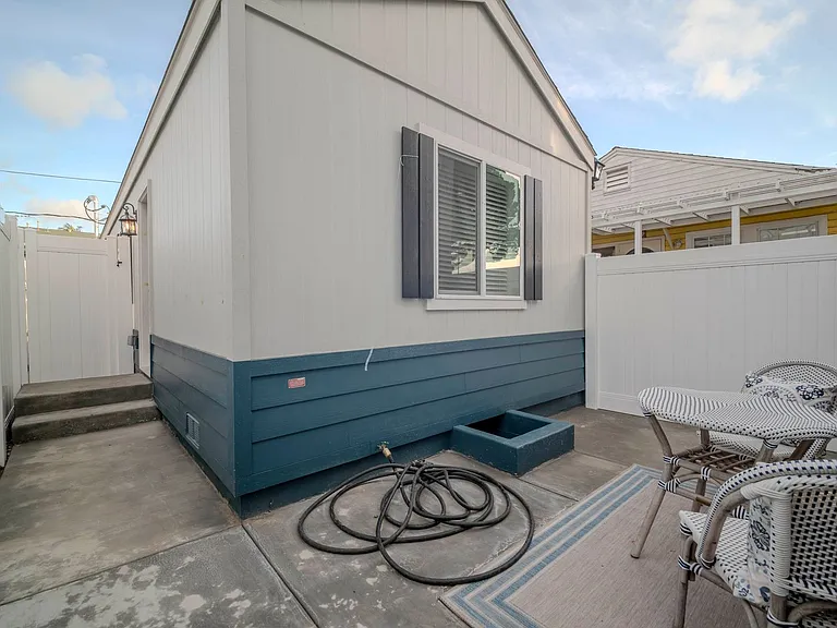 331 Avocado St — Photo 15