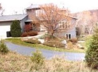 8042 Lone Oak Ct, Cross Plains, WI 53528