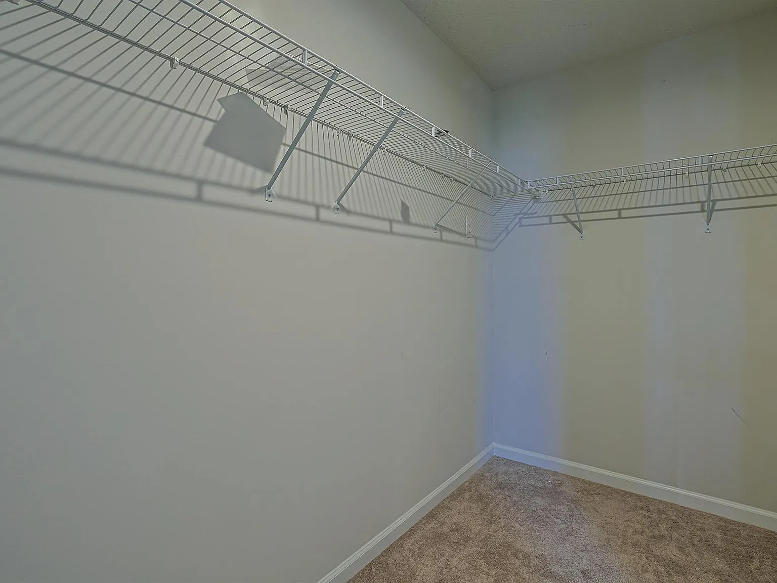4 bed, 2.5 bath, 1900 sqft, $1,595 — Photo 2