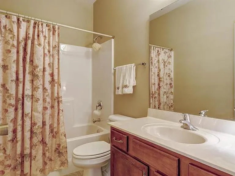 310 Royallsprings Pkwy — Photo 25