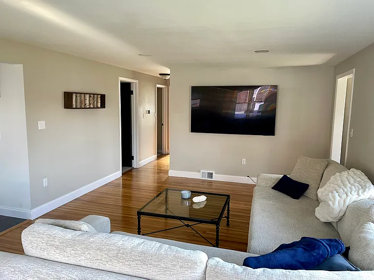260 Waverly Ave — Photo 4
