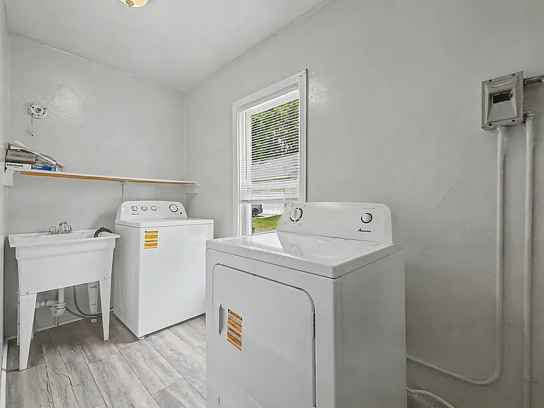 24915 Saint Paul Blvd — Photo 17