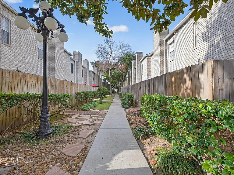 17659 Red Oak Dr #7659 — Photo 3