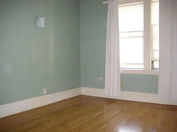 4 Chester Avenue — Photo 2