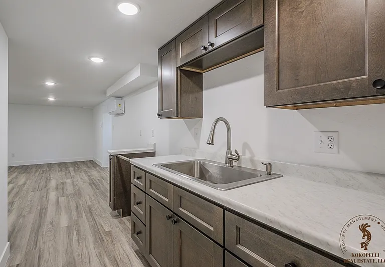 910 Rood Ave #5 — Photo 6
