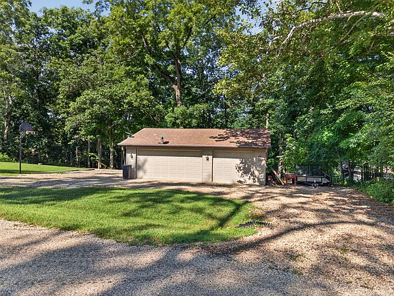 3rd image of 1669 Lakeside Ct